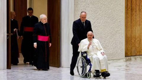 Papa Francisco ingresa en hospital de Roma
