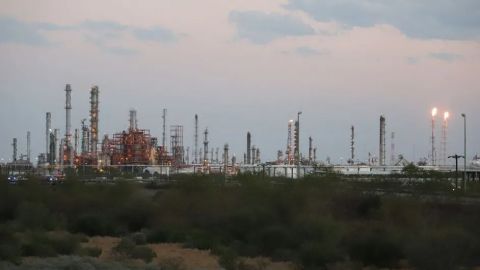 Secretaría de Medio Ambiente de NL 'clausura' refinería de Pemex en Cadereyta