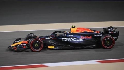 'Checo' Pérez inicia la temporada de F1 subiendo al podio en segundo lugar