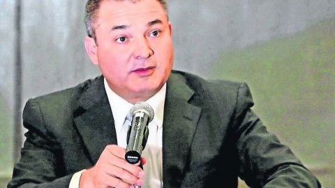 Fiscales acusan a García Luna de ofrecer dinero a compañeros de prisión