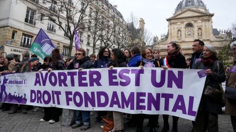 Derecho al aborto ingresa en Constitución de Francia