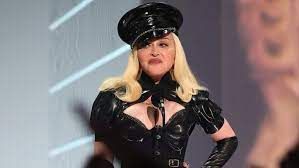 Madonna revela detalles sobre su hospitalización en emotivo concierto