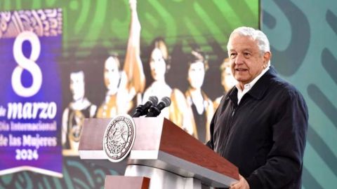 López Obrador pide a Abogado de padres de Ayotzinapa evitar provocaciones
