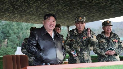 Kim Jong-un inspecciona 'famosa' unidad de tanques que invadió Seúl