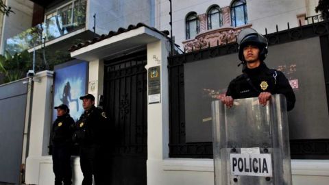 Policía de la CDMX resguarda embajada de Ecuador en México