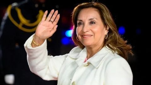Presidenta de Perú responde ante fiscales por escándalo Rolexgate