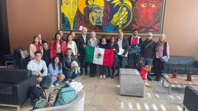 Cuerpo diplomático llega a México tras asalto a embajada a Ecuador