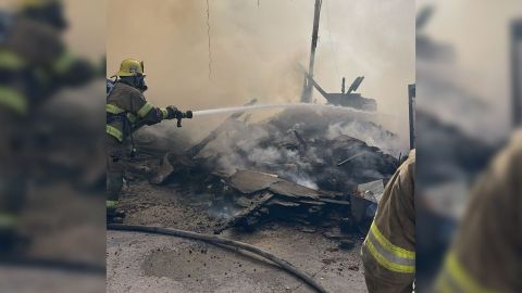 Localizan persona calcinada tras incendio de tres viviendas en Valle Vista