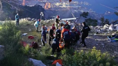 Rescatan a 174 personas tras accidente de un teleférico en Turquía