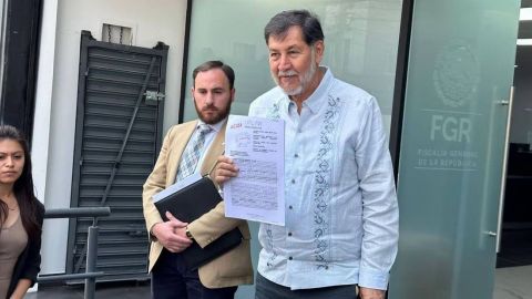 Fernández Noroña denuncia ante FGR al Presidente de Ecuador