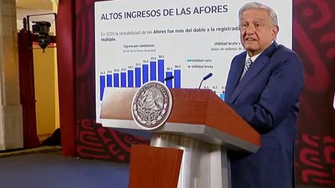 AMLO acusa a TV Azteca de conflicto de interés por Afore y deben al IMSS
