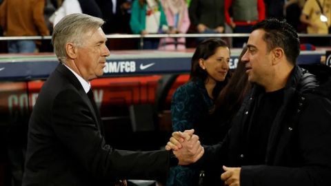 Ancelotti defiende la decisión de Xavi de continuar como DT del Barcelona