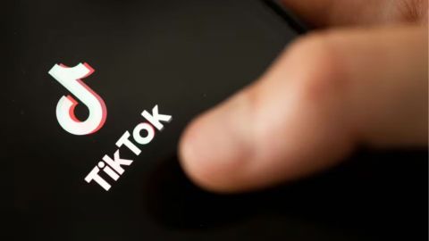 Investigan suicidio de dos adolescentes relacionado con reto viral de TikTok