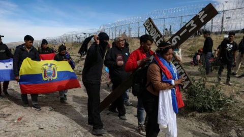 Cancillería de Ecuador reporta 46 migrantes abandonados en autopista de México