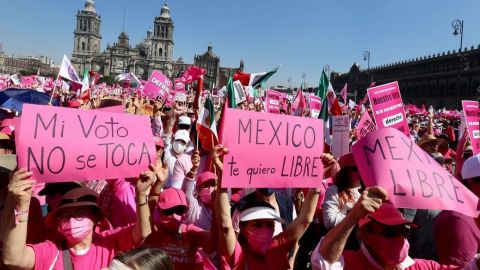 La CNTE no se retira, pero da 'chance' a la 'marea rosa'