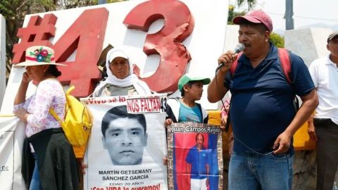 Se reúne AMLO con familiares de los 43 normalistas de Ayotzinapa