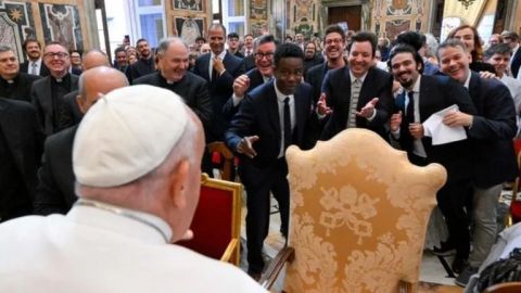 Papa Francisco se encuentra con comediantes del mundo en una audiencia especial