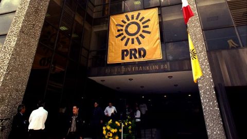 INE elige a encargado de recursos del PRD ante posible desaparición