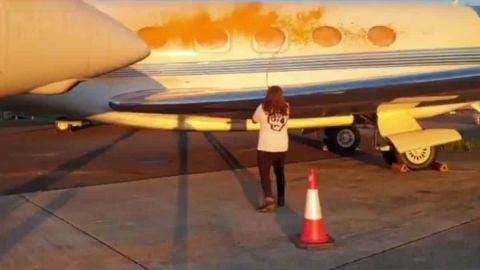 Activistas intentan echar pintura al jet privado de Taylor Swift