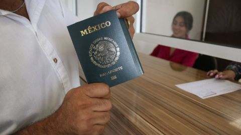 Invitan a realizar citas para pasaporte mexicano vía WhatsApp