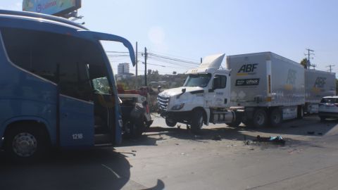 FOTOS: carambola es causada por una vuelta prohibida en 'U' en Tijuana