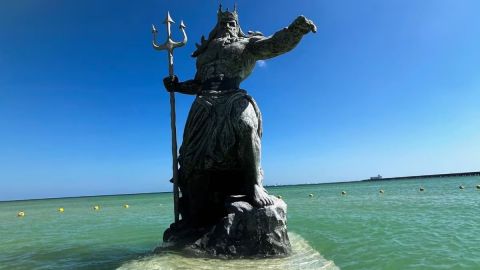 Convocan en redes a destruir estatua de Poseidón en Yucatán