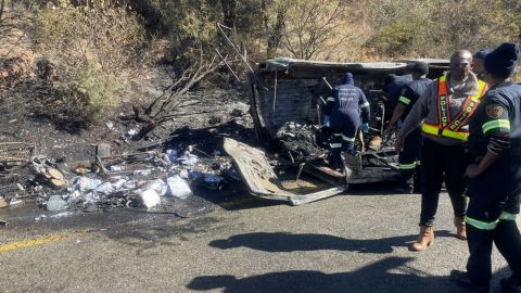 Mueren quemados 12 niños por accidente del autobús en el que viajaban