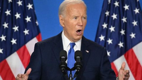 Más demócratas piden a Biden que se aparte de la carrera de 2024