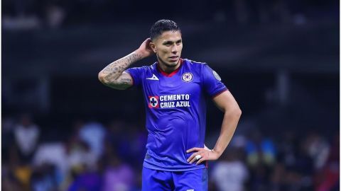 Carlos Salcedo se encontraría fuera de México tras permiso especial de Cruz Azul