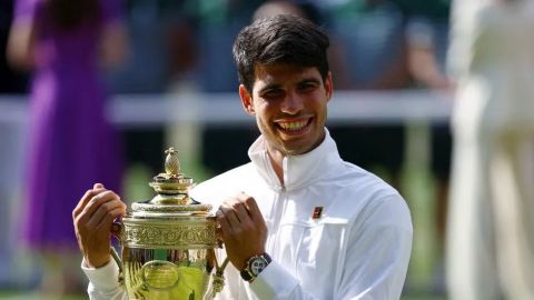 Carlos Alcaraz es bicampeón en Wimbledon tras derrotar a Novak Djokovic