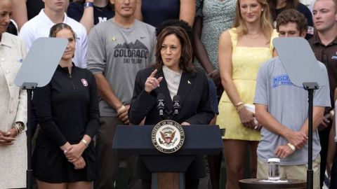 Kamala Harris elogia a Joe Biden durante su debut como aspirante presidencial