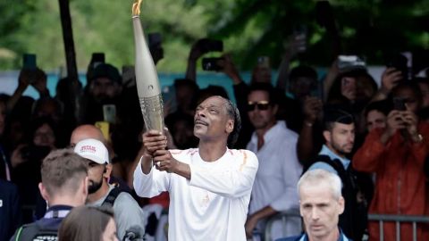 Snoop Dogg portó la antorcha olímpica en Saint-Denis previo a la inauguración