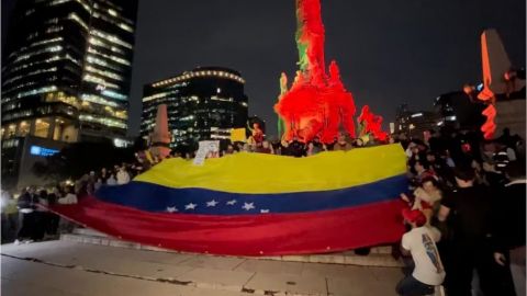 Venezolanos protestan en el Ángel de la Independencia contra Maduro