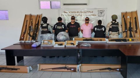 Detienen a dos hombres con armas y drogas en Ensenada