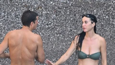 Katy Perry se luce en mini bikini junto a Orlando Bloom durante vacaciones