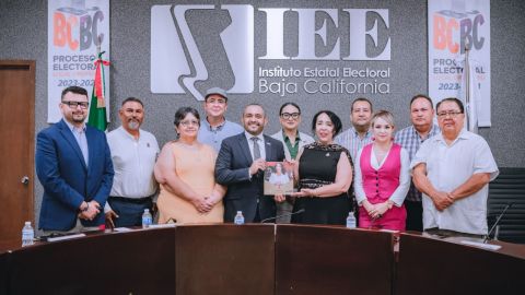 Araceli Brown entrega tercer informe de gobierno al IEE BC