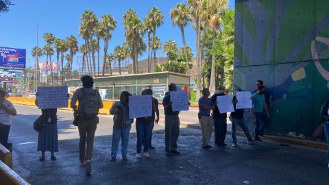 Docentes del CECYTE de Baja California cierran parcialmente garitas a EU