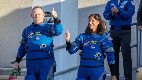 La NASA decide cómo traer de vuelta a dos astronautas varados