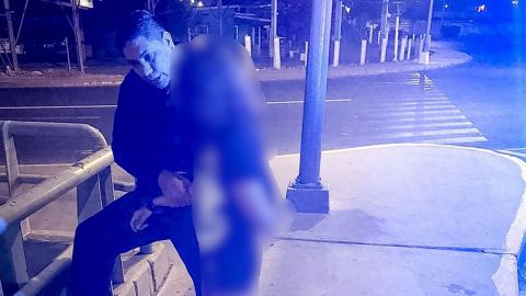 Rescatan a joven de la parte alta de puente vial en Mexicali