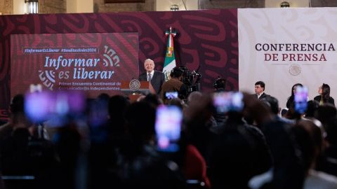 AMLO recibe apoyo de youtubers en Encuentro de Comunicadores Independientes