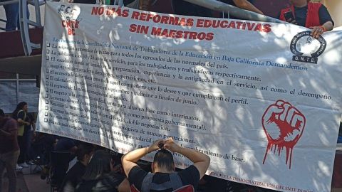 Docentes de la CNTE en Baja California mantienen paro laboral tras falta de pago