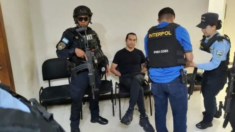 Helicóptero choca y muere director policiaco junto a un detenido en El Salvador