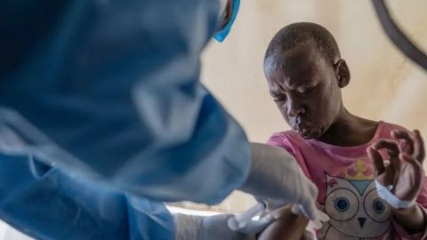 OMS autoriza primera vacuna contra mpox en África