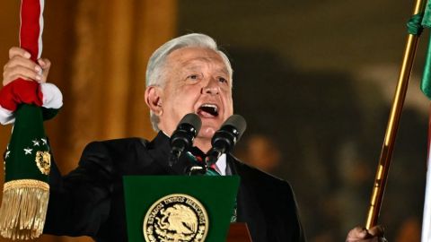 Vivas a la justicia y la democracia, en el último grito de AMLO