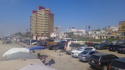 Reportan afluencia de turistas en playas durante el fin de semana en Rosarito