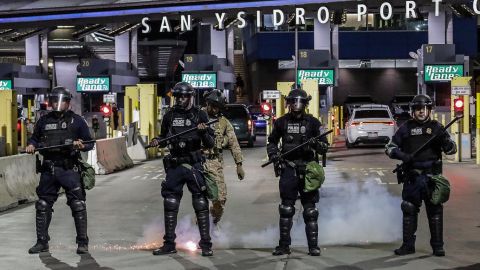 Buscan que policías de Tijuana sustituyan a agentes de CBP en filtro de garita