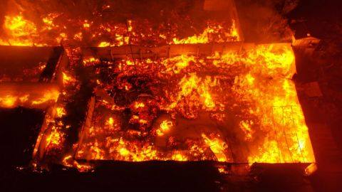 Incendio consume tarimera en la colonia Amparo Sánchez