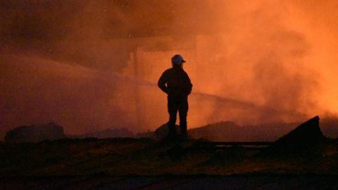 Una persona sin vida y once casas afectadas tras incendio en Villa del Campo