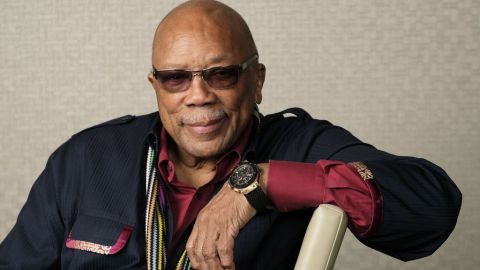 Quincy Jones es sepultado en un funeral familiar privado en Los Ángeles