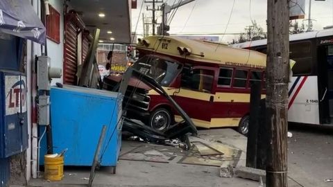 Colisión entre unidades de transporte público en Tijuana deja varios heridos